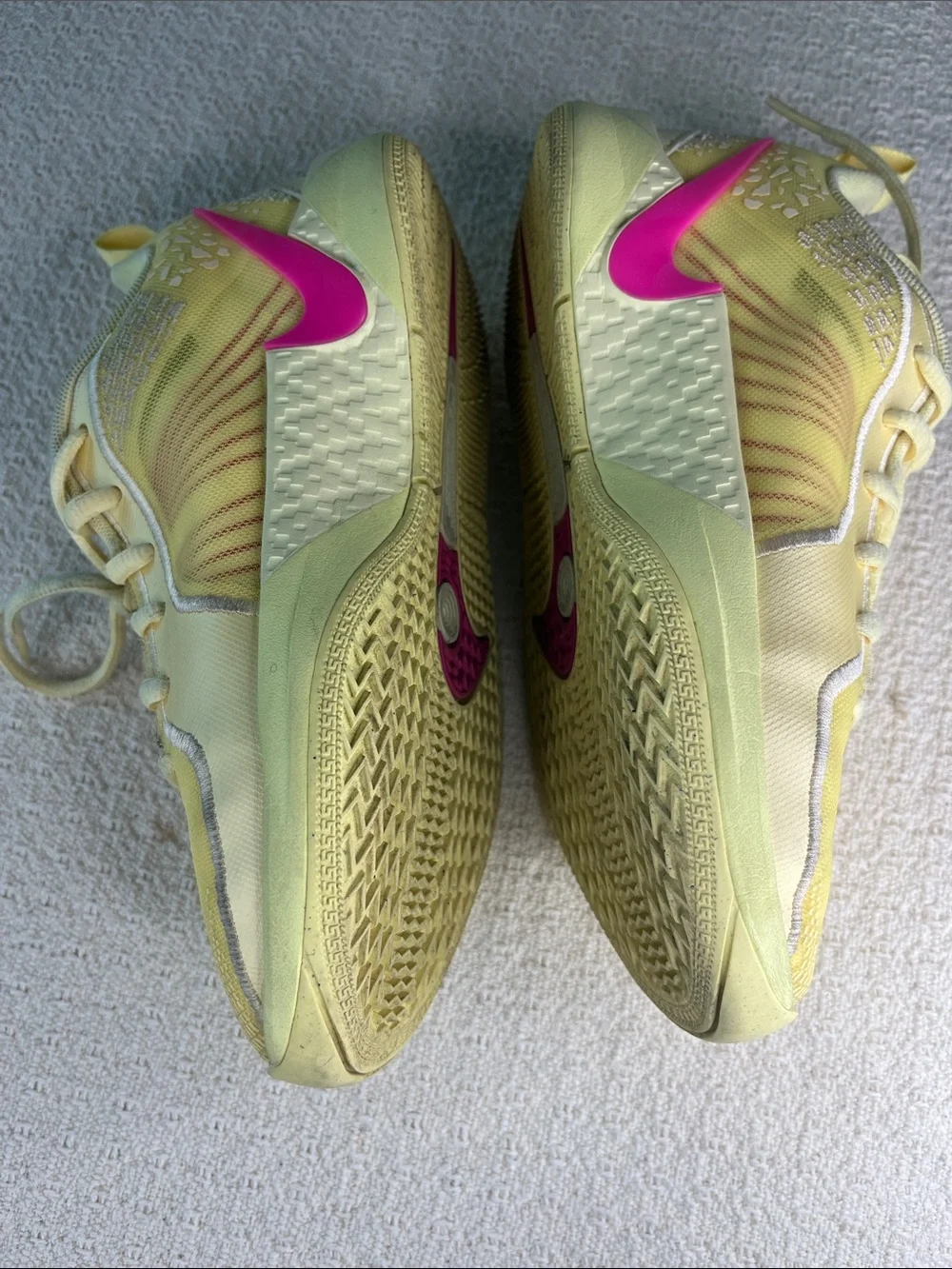 Nike Sabrina 2 Anyone 2.5 youth, yellow sneakers metallic blue & hot pink swish
